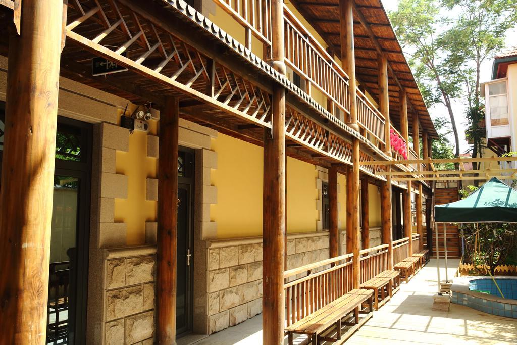 Qingdao Neptune Hotel Exterior photo